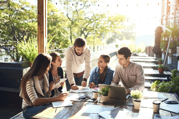 What Are the Key Differences Between Restricted Stock Units and Employee Stock Options ()